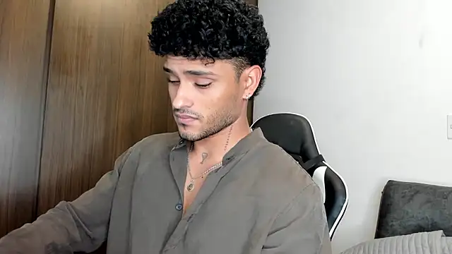 Snapshot of Alessandro_Vanni chatting on 03-09-25, 02:39 Alessandro Vanni online show from 03-09-25, 02:39