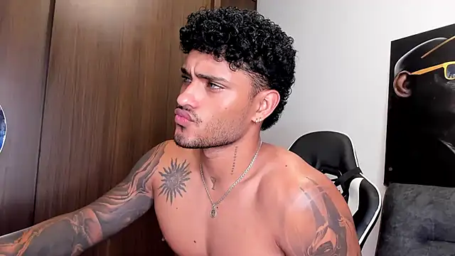 Snapshot of Alessandro_Vanni chatting on 03-10-25, 06:27 Alessandro Vanni online show from 03-10-25, 06:27