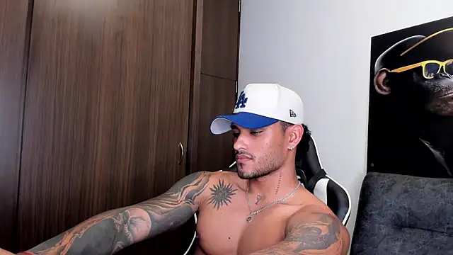 Snapshot of Alessandro_Vanni chatting on 03-12-25, 03:02 Alessandro Vanni online show from 03-12-25, 03:02