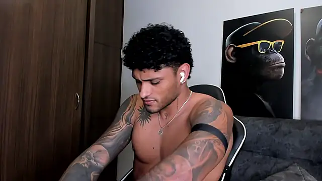 Snapshot of Alessandro_Vanni chatting on 03-17-25, 05:12 Alessandro Vanni online show from 03-17-25, 05:12