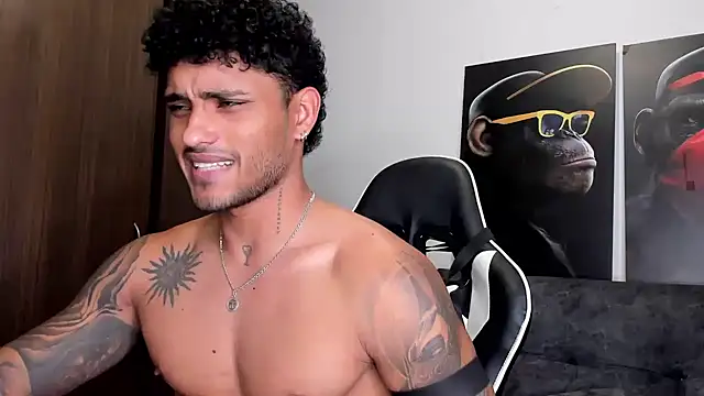 Snapshot of Alessandro_Vanni chatting on 03-18-25, 04:37 Alessandro Vanni online show from 03-18-25, 04:37