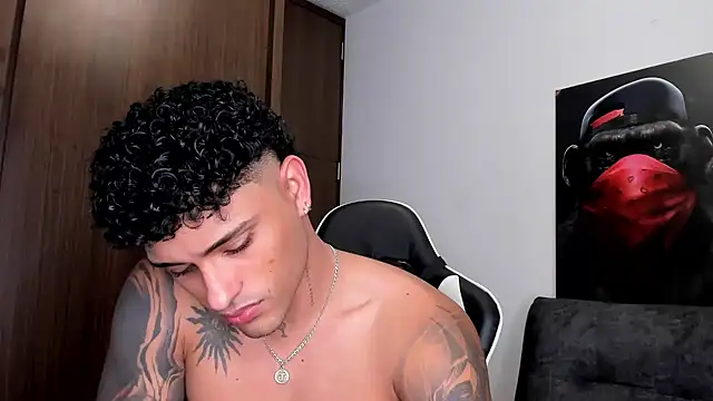 Snapshot of Alessandro_Vanni chatting on 03-20-25, 05:24 Alessandro Vanni online show from 03-20-25, 05:24