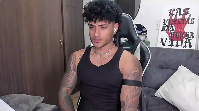 Snapshot of Alessandro_Vanni chatting on 10-03-25, 11:13 Alessandro Vanni online show from 10-03-25, 11:13