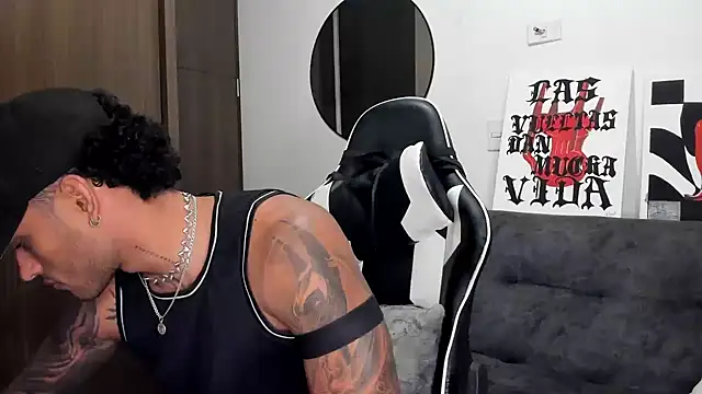 Snapshot of Alessandro_Vanni chatting on 10-08-25, 01:36 Alessandro Vanni online show from 10-08-25, 01:36