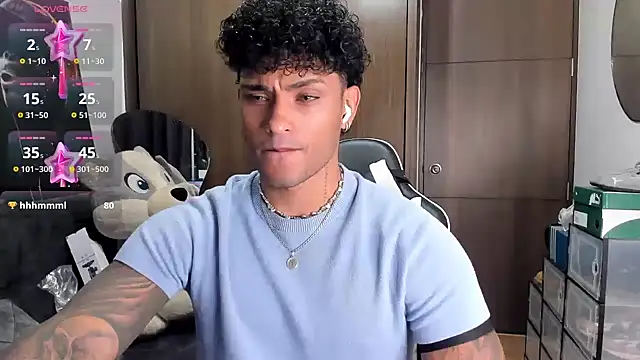 Snapshot of Alessandro_Vanni chatting on 10-27-25, 01:20 Alessandro Vanni online show from 10-27-25, 01:20