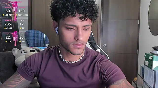 Snapshot of Alessandro_Vanni chatting on 11-04-25, 12:37 Alessandro Vanni online show from 11-04-25, 12:37