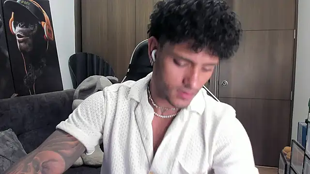 Snapshot of Alessandro_Vanni chatting on 11-06-25, 01:50 Alessandro Vanni online show from 11-06-25, 01:50