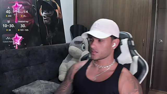 Snapshot of Alessandro_Vanni chatting on 11-11-25, 01:38 Alessandro Vanni online show from 11-11-25, 01:38