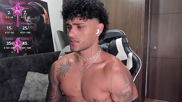 Snapshot of Alessandro_Vanni chatting on 11-12-25, 02:23 Alessandro Vanni online show from 11-12-25, 02:23