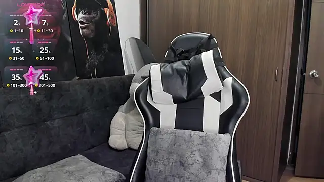 Snapshot of Alessandro_Vanni chatting on 11-12-25, 10:41 Alessandro Vanni online show from 11-12-25, 10:41