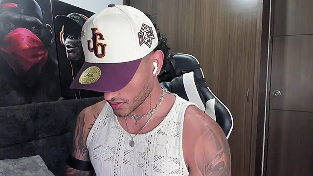 Snapshot of Alessandro_Vanni chatting on 11-14-25, 01:48 Alessandro Vanni online show from 11-14-25, 01:48