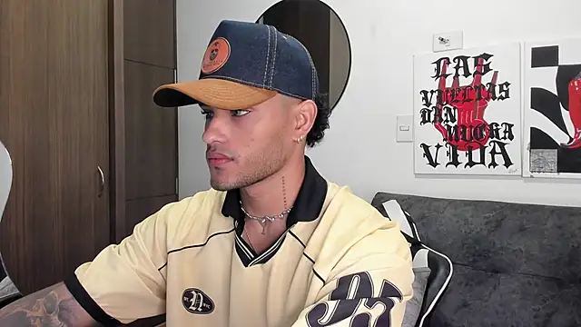 Snapshot of Alessandro_Vanni chatting on 12-14-25, 02:28 Alessandro Vanni online show from 12-14-25, 02:28