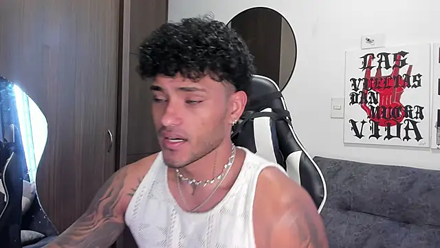 Snapshot of Alessandro_Vanni chatting on 12-16-25, 12:32 Alessandro Vanni online show from 12-16-25, 12:32