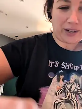 Snapshot of Canadian_BBW chatting on 01-28-25, 05:35 Canadian BBW online show from 01-28-25, 05:35