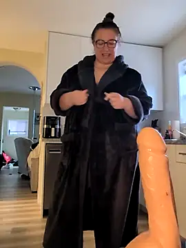 Snapshot of Canadian_BBW chatting on 03-15-25, 03:59 Canadian BBW online show from 03-15-25, 03:59