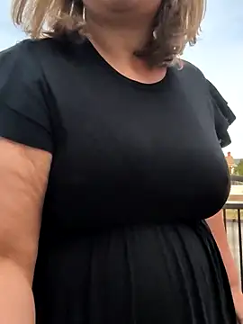 Snapshot of Canadian_BBW chatting on 10-03-25, 08:50 Canadian BBW online show from 10-03-25, 08:50