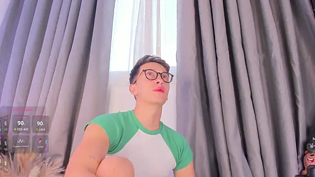 Snapshot of Thiago_jones chatting on 09-20-25, 09:38 Thiago jones online show from 09-20-25, 09:38