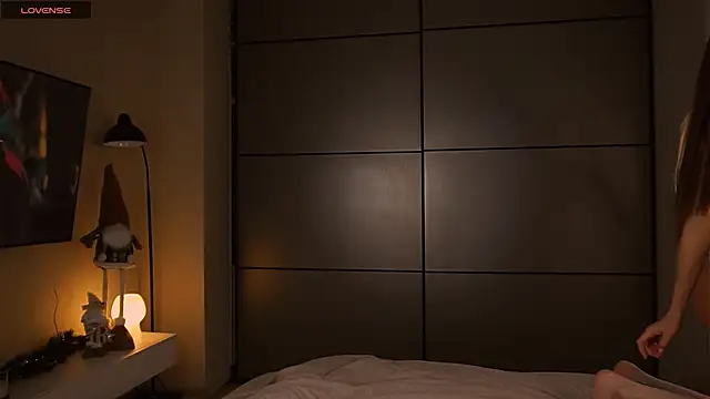 Snapshot of _Miss_Johansson_ chatting on 12-19-24, 08:34 Miss Johansson online show from 12-19-24, 08:34