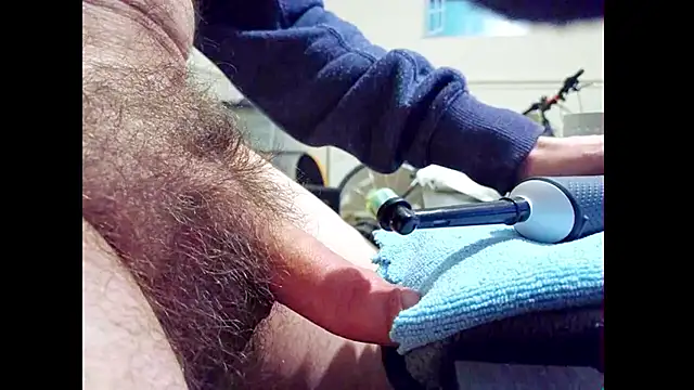 hairyuncut00 online show from 04-20-26, 07:04