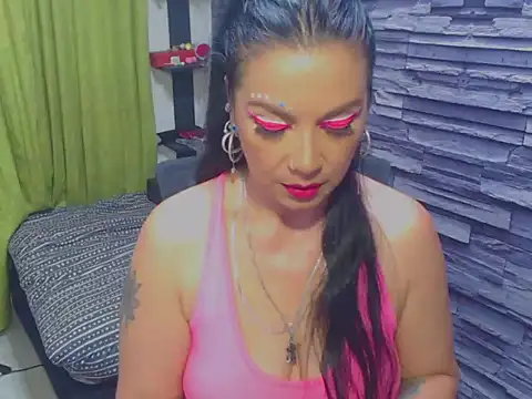 Snapshot of Cruela_deviil chatting on 03-22-25, 06:47 Cruela deviil online show from 03-22-25, 06:47