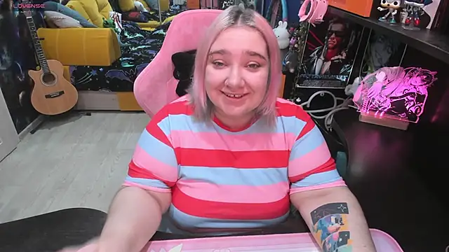 Snapshot of Softie_Sofy chatting on 09-25-25, 02:48 Softie Sofy online show from 09-25-25, 02:48