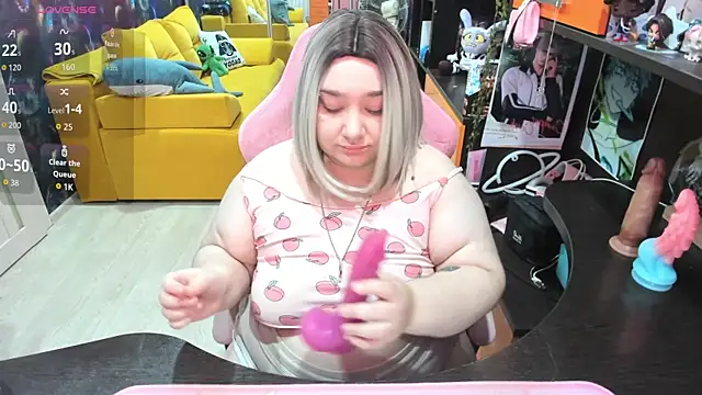 Snapshot of Softie_Sofy chatting on 06-28-26, 02:39 Softie Sofy online show from 06-28-26, 02:39