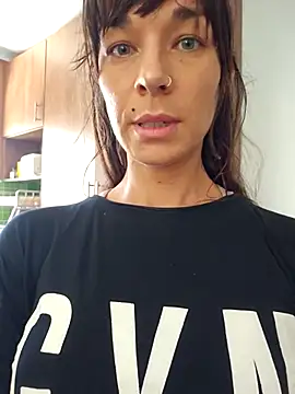 Snapshot of TassiTyne chatting on 11-21-25, 10:47 TassiTyne online show from 11-21-25, 10:47