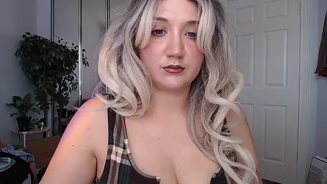 Snapshot of GoddessEmmy chatting on 06-04-26, 08:26 GoddessEmmy online show from 06-04-26, 08:26