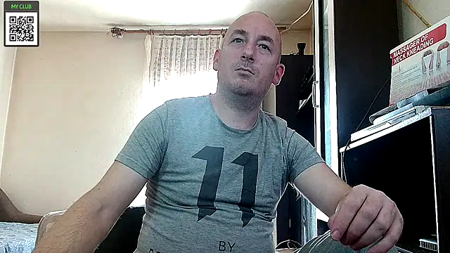 Snapshot of Johan___Barker chatting on 01-10-25, 11:33 Johan Barker online show from 01-10-25, 11:33