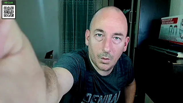 Snapshot of Johan___Barker chatting on 02-04-25, 06:36 Johan Barker online show from 02-04-25, 06:36