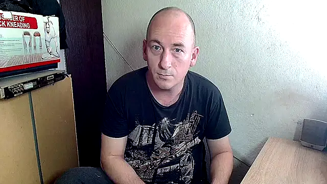 Snapshot of Johan___Barker chatting on 02-05-25, 02:26 Johan Barker online show from 02-05-25, 02:26