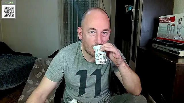 Snapshot of Johan___Barker chatting on 03-10-25, 08:37 Johan Barker online show from 03-10-25, 08:37