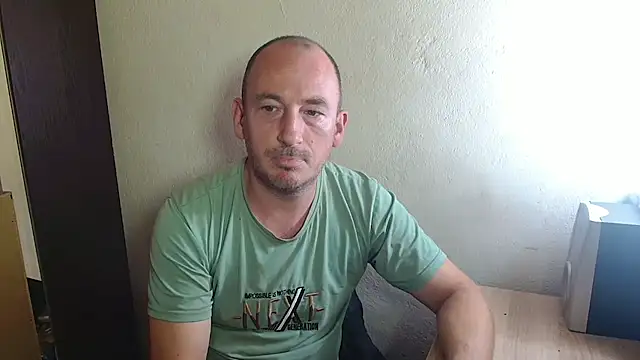 Snapshot of Johan___Barker chatting on 10-27-25, 12:42 Johan Barker online show from 10-27-25, 12:42