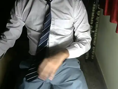 Snapshot of aloneboy1996 chatting on 09-29-25, 06:35 aloneboy1996 online show from 09-29-25, 06:35