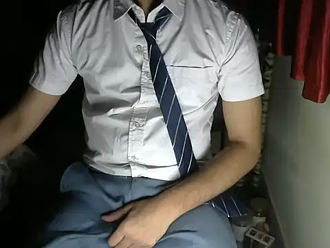 Snapshot of aloneboy1996 chatting on 10-18-25, 07:03 aloneboy1996 online show from 10-18-25, 07:03