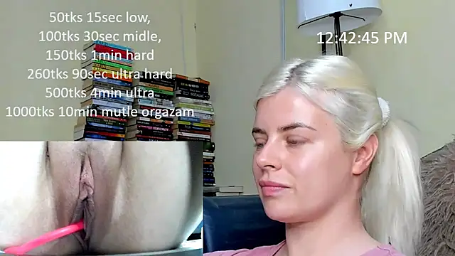 Snapshot of queenofthenighttt chatting on 05-17-26, 10:44 queenofthenighttt online show from 05-17-26, 10:44