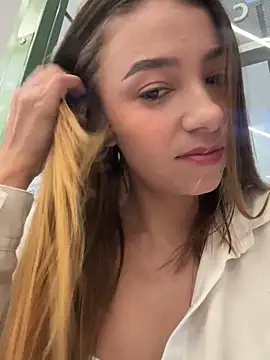 Snapshot of Hall_16 chatting on 02-17-25, 10:36 Hall 16 online show from 02-17-25, 10:36