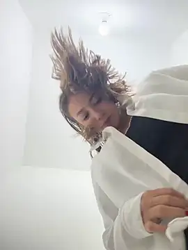 Snapshot of Hall_16 chatting on 03-20-25, 09:35 Hall 16 online show from 03-20-25, 09:35