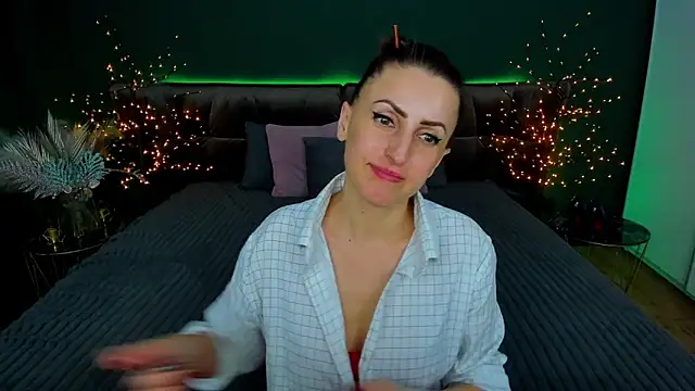 Rebecca Diamond online show from 02-12-25, 04:00