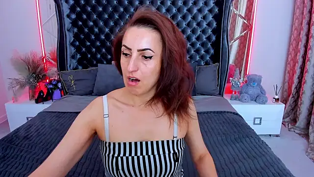 Snapshot of Rebecca_Diamond chatting on 04-21-26, 05:36 Rebecca Diamond online show from 04-21-26, 05:36