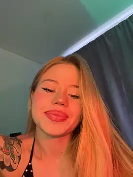 curchez  online show from 12-31-24, 07:29