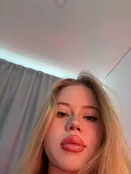 curchez  online show from 02-23-25, 07:17