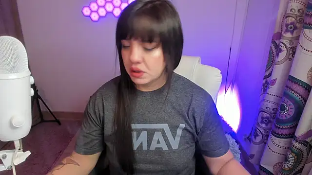 Snapshot of sophia_grants chatting on 10-23-25, 04:34 sophia grants online show from 10-23-25, 04:34