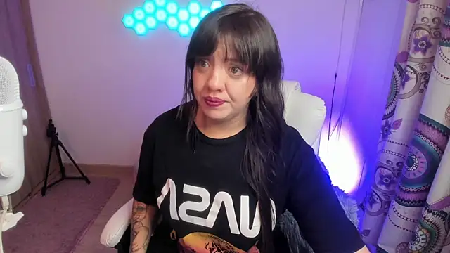 Snapshot of sophia_grants chatting on 10-29-25, 06:04 sophia grants online show from 10-29-25, 06:04