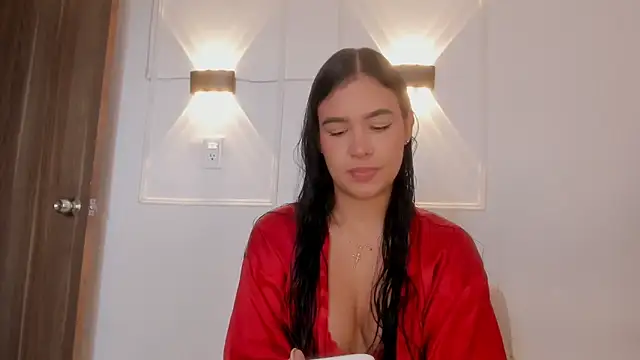 Snapshot of Hanna_Risso chatting on 04-22-26, 05:47 Hanna Risso online show from 04-22-26, 05:47