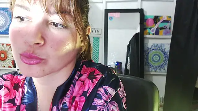 Snapshot of solamatista11 chatting on 09-27-25, 06:35 solamatista11 online show from 09-27-25, 06:35