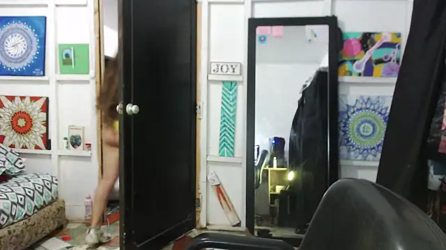 Snapshot of solamatista11 chatting on 10-17-25, 10:12 solamatista11 online show from 10-17-25, 10:12