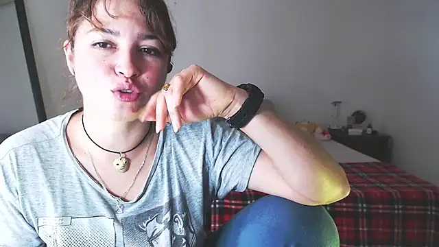 Snapshot of solamatista11 chatting on 11-26-25, 08:43 solamatista11 online show from 11-26-25, 08:43