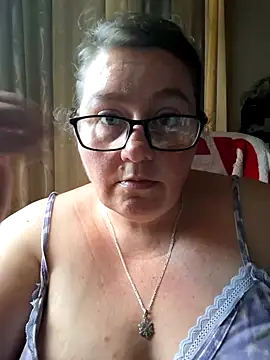 Snapshot of Iceprincess2bad4u chatting on 12-22-24, 04:48 Iceprincess2bad4u online show from 12-22-24, 04:48