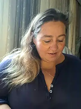 Snapshot of Iceprincess2bad4u chatting on 01-11-25, 06:24 Iceprincess2bad4u online show from 01-11-25, 06:24